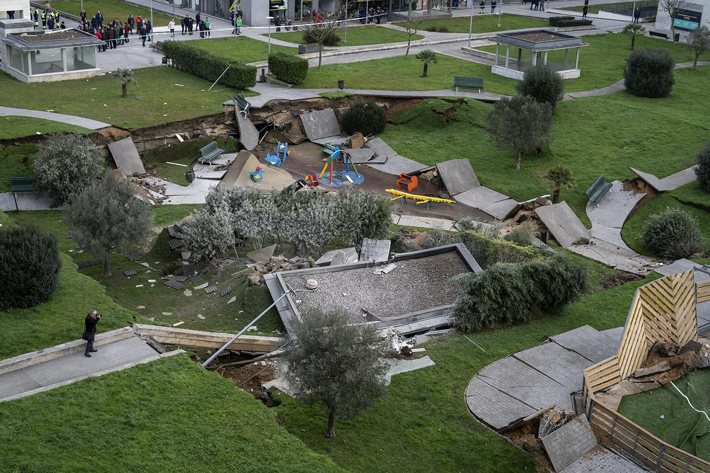 Hundimiento del parking de Nueva Montaña (Santander). | JOAQUÍN GÓMEZ SASTRE