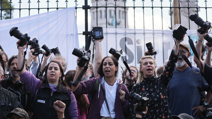 Reporteros gráficos de Argentina identifican a gendarme que hirió a fotógrafo durante marcha por jubilados