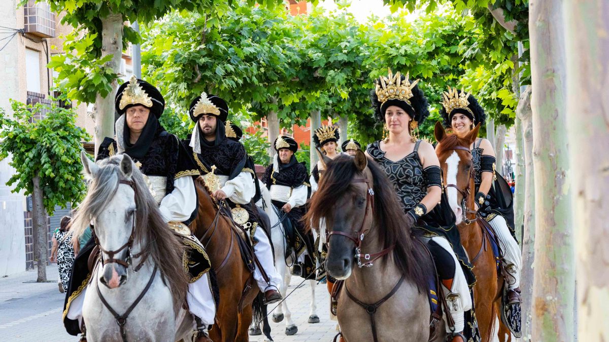 Calasparra revive su historia en un espectacular desfile medieval