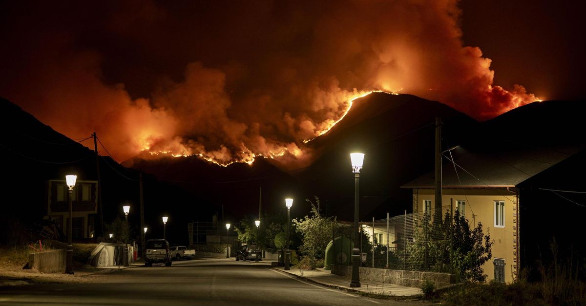 Protección Civil dice que la evolución de los incendios es  favorable  pero muy lenta