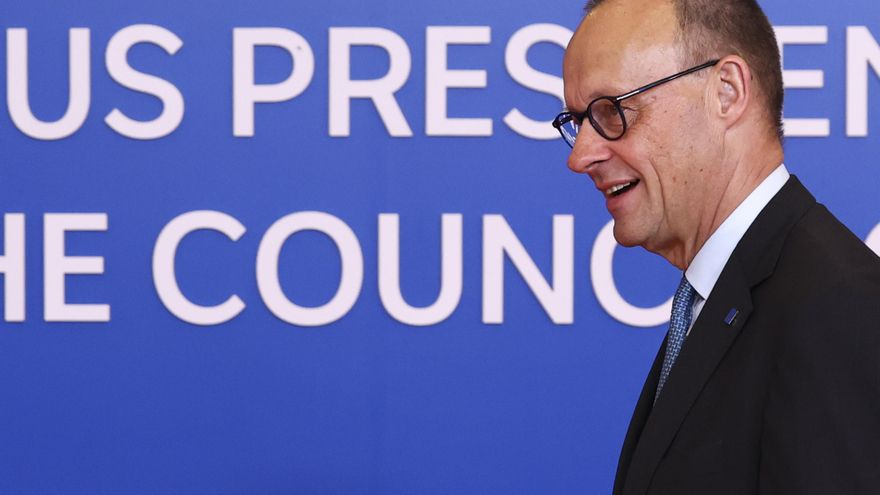 El canciller alemán, Friedrich Merz, asiste a una cumbre de líderes de la Unión Europea y socios regionales en Nicosia (Chipre), Chipre, 24 de abril de 2026. Se espera que los líderes de la UE aborden los acontecimientos geopolíticos actuales y la respuesta de Europa a ellos. (Chipre, Alemania) EFE/EPA/YVES HERMAN / POOL