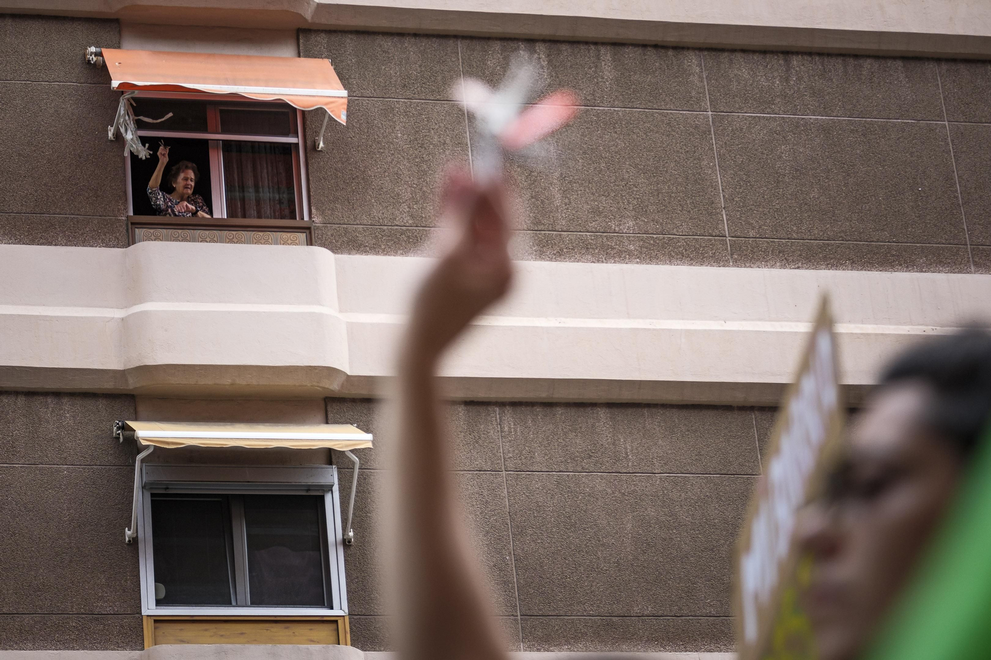 Miles de canarios han salido a la calle este sábado en Santa Cruz de Tenerife, para alzar la voz contra la especulación