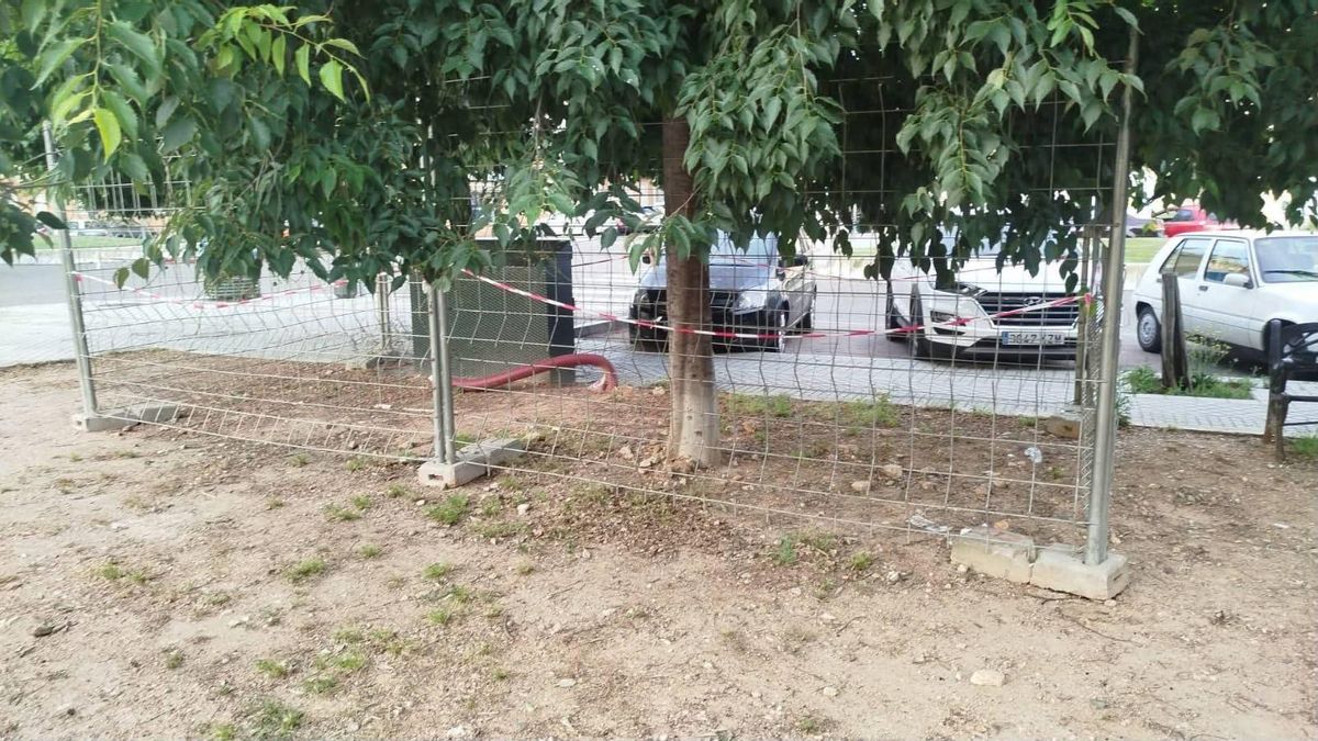 Hacemos Córdoba reclama una actuación urgente en el parque infantil de Parque Azahara.