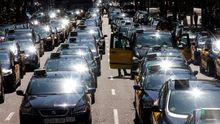 Los taxistas de Madrid se unen a los de Barcelona y se declaran en huelga indefinida