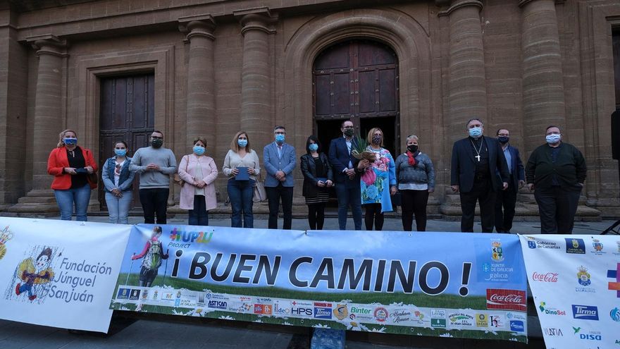 Llegada a la meta del 'Camino de los Valores', en la ciudad de Gáldar.