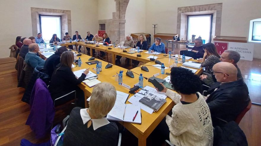 L’Acadèmia Valenciana de la Llengua tria set nous acadèmics per a culminar la seua renovació i també de gènere