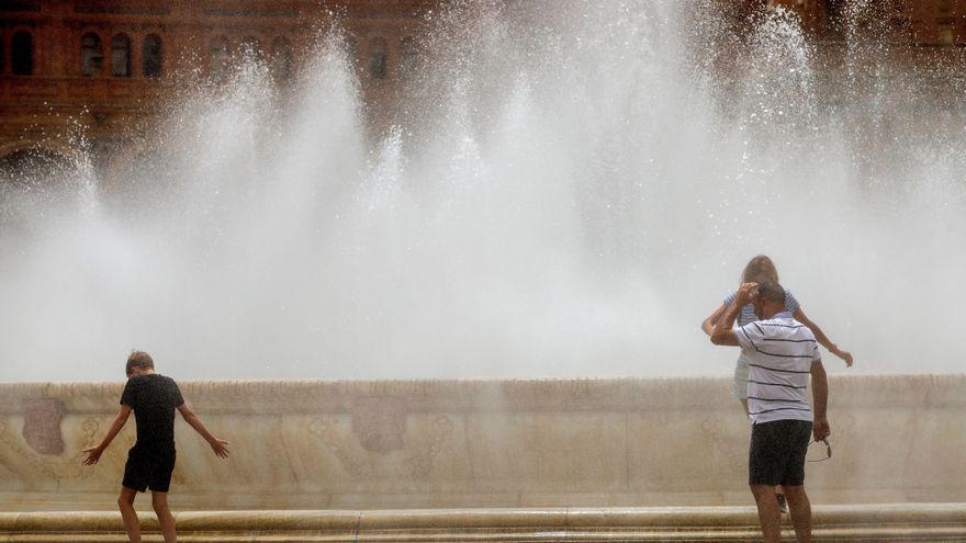 El terral "va por barrios": el caluroso viento que azota Málaga y provoca diferencias de 10 grados