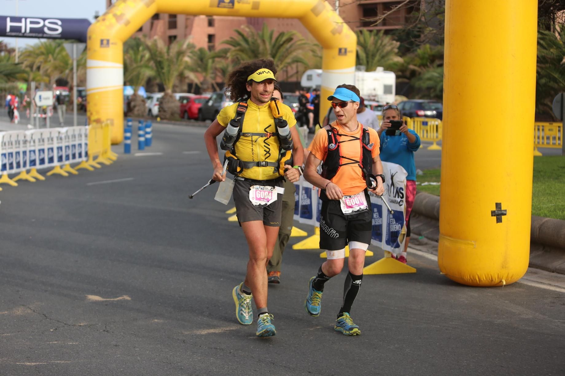 Entrada a meta de Peter Kienzl y Luca Papi. Alejandro Ramos.