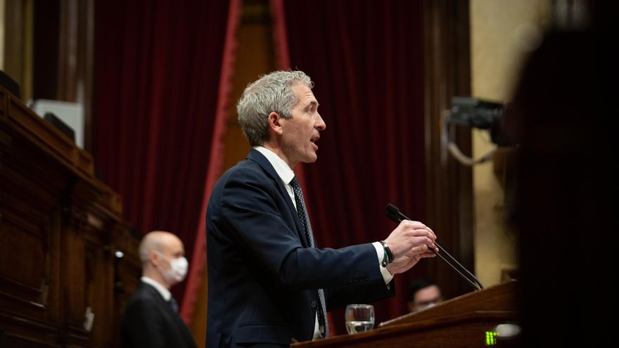 El Govern catalán envía a los colegios un cuestionario genérico para sortear la sentencia del 25% de castellano