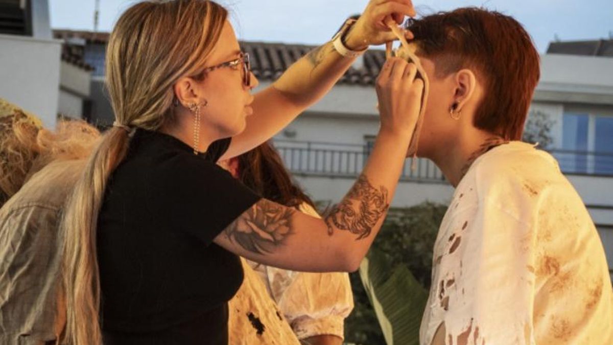 Un momento de la sesión de maquillaje previa a la Zombie Walk