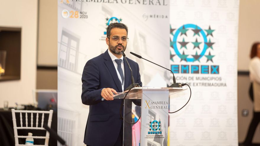 Los municipios extremeños denuncian recortes en los programas de la Junta de formación para el empleo