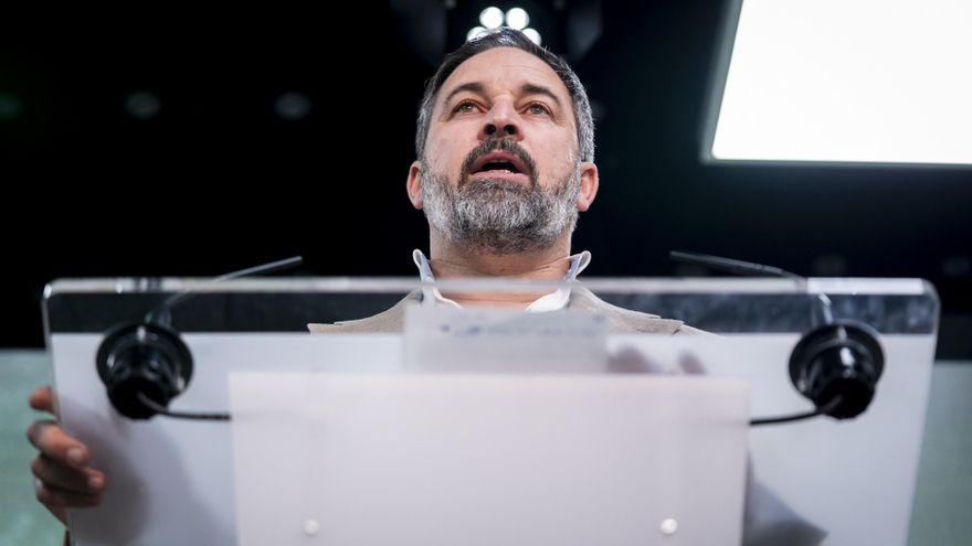 El presidente de Vox, Santiago Abascal, comparece en la sede nacional de Vox.
