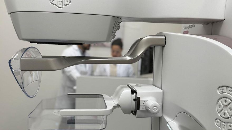 El Gobierno de Cantabria justifica externalizar los diagnósticos de mamografías porque no tiene radiólogos suficientes
