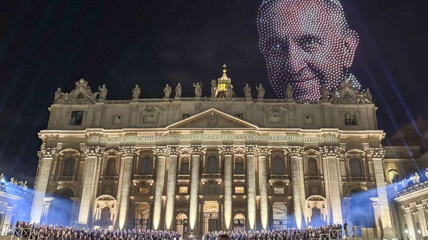 Karol G canta por la fraternidad en un memorable macroconcierto en la plaza vaticana
