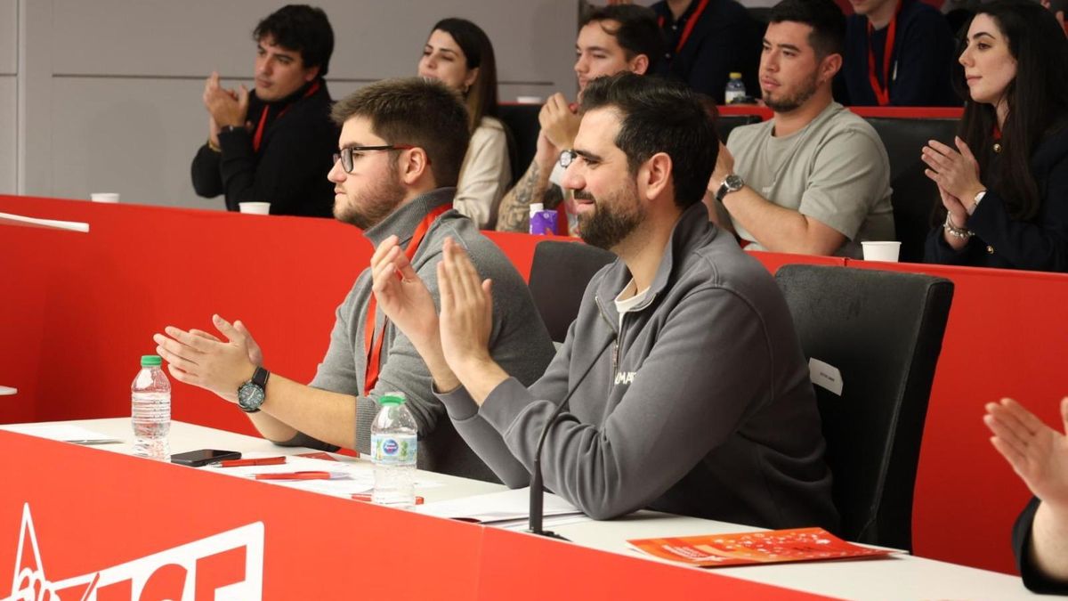 Diego Aroca, en primer plano a la izquierda de la imagen, es secretario de Organización de Juventudes Socialistas de España