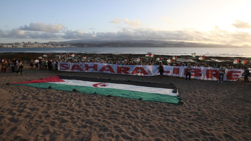 Pancarta por el Sáhara libre en El Confital