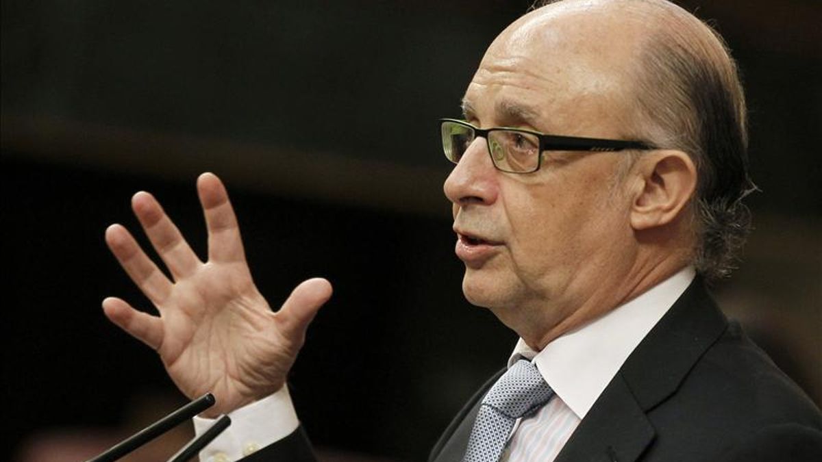 El ministro de Hacienda, Cristóbal Montoro. / Efe
