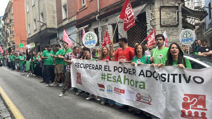 Concentración docente frente a la Consejería de Educación.