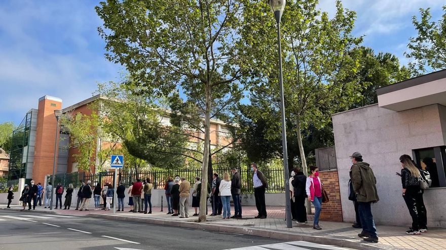 La participación se dispara once puntos en las elecciones de Madrid respecto a 2019 con el 69,27% a las 19.00 horas