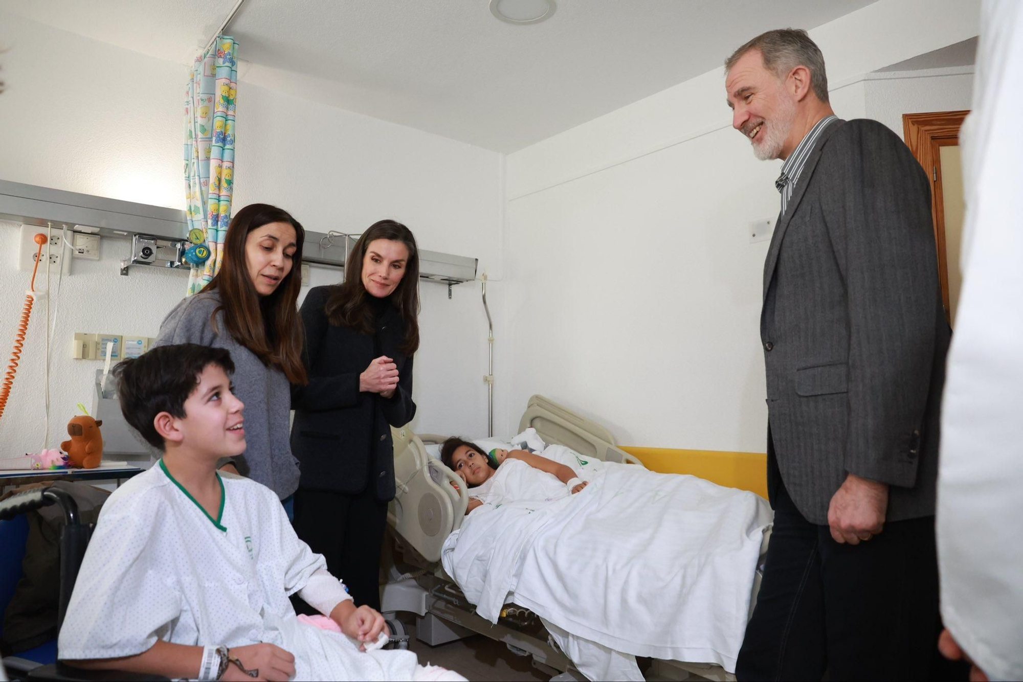 Los Reyes de España visitan a familiares y heridos en la tragedia de Adamuz