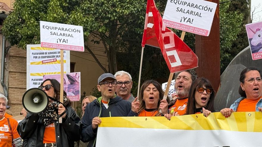 Movilizaciones en Toledo para exigir la equiparación salarial de los trabajadores de los servicios sociales: "Es una injusticia"