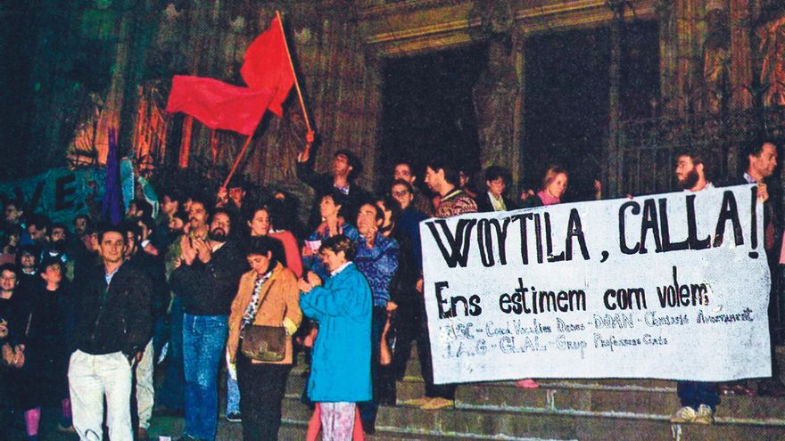 Manifestación en la Catedral contra el Papa Wojtyla
