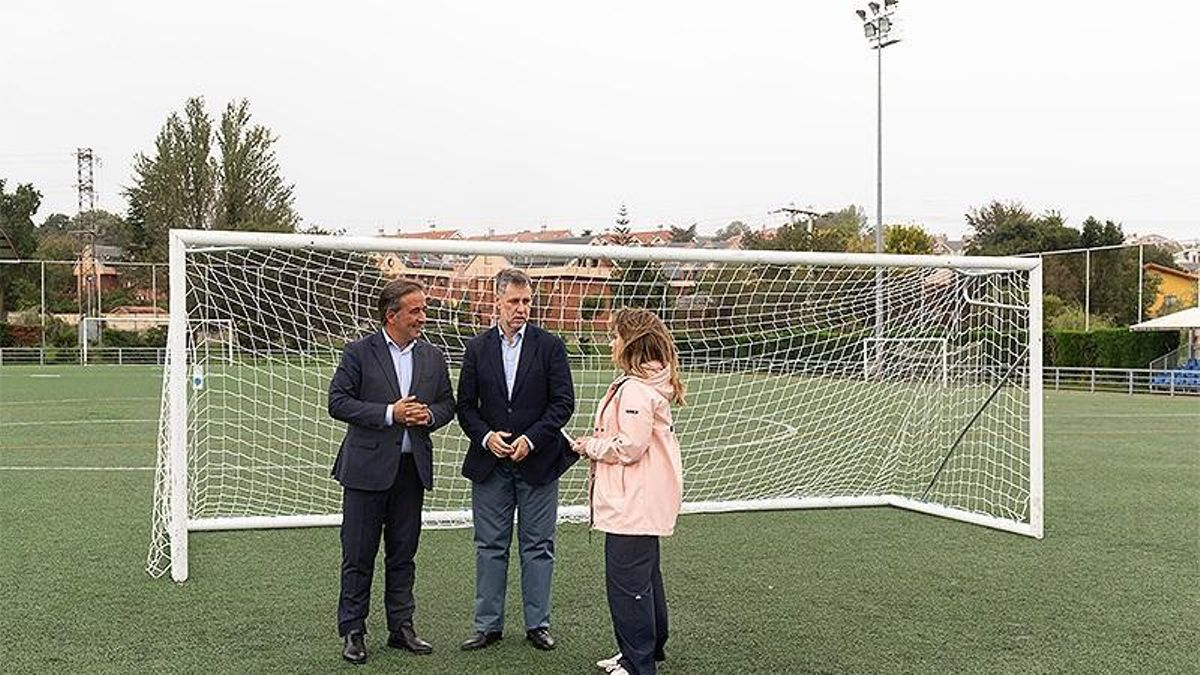 Visita del consejero a distintas actuaciones de su departamento en Camargo
