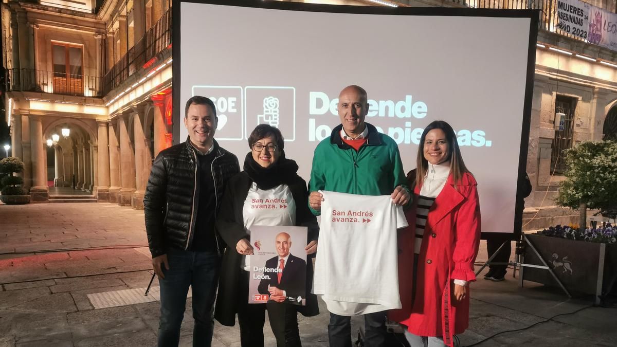 La pegada de carteles arranca la carrera de las elecciones municipales en León