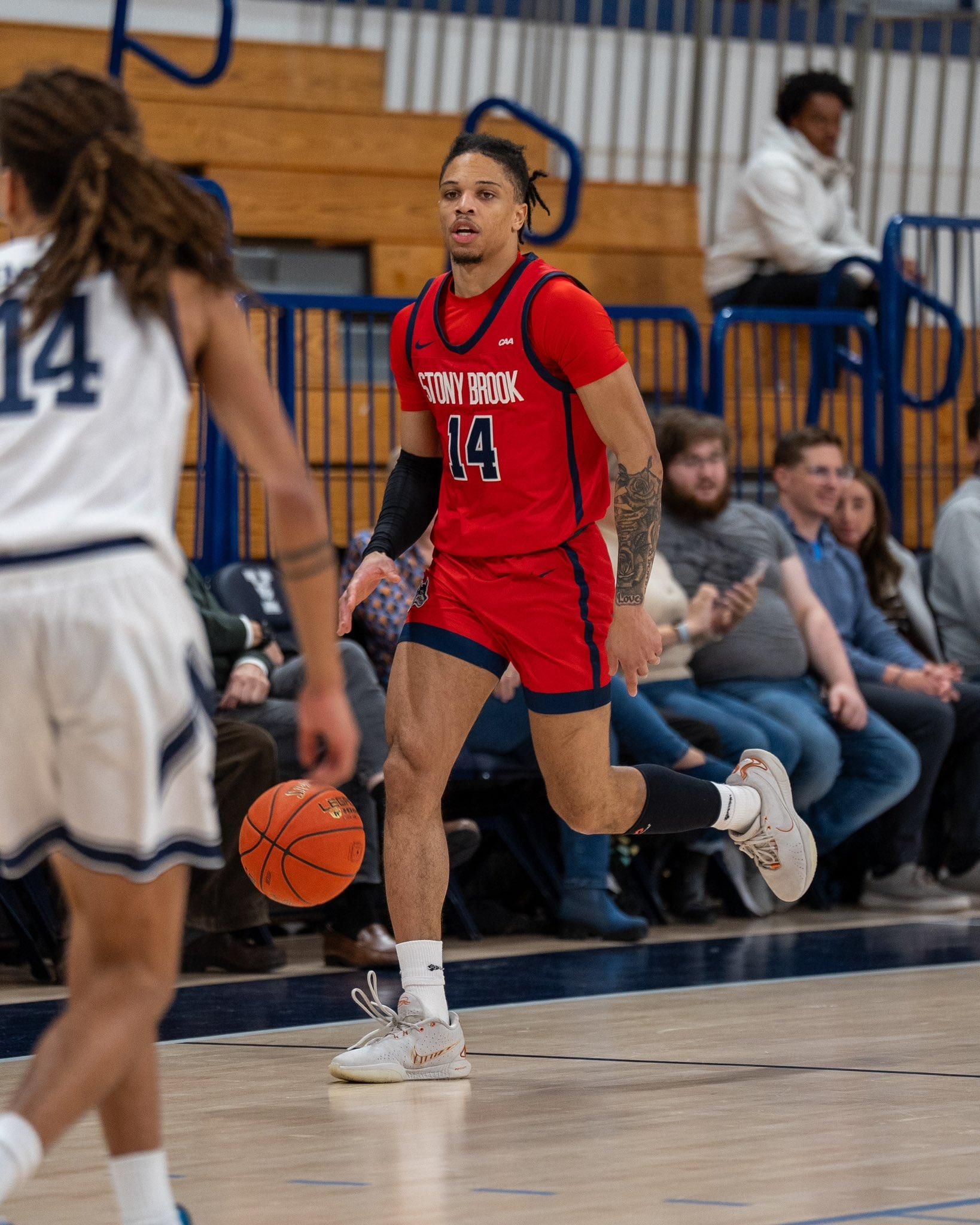 Tyler Stephenson-Moore, durante un partido con Stony Brook