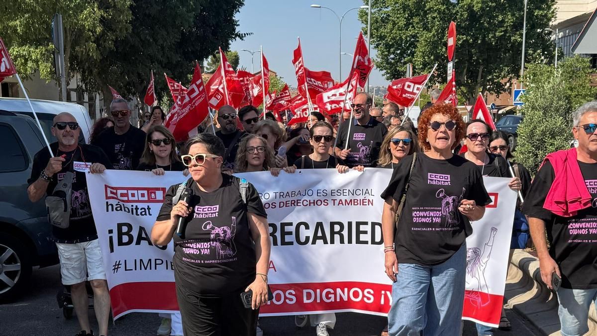 El sector de la limpieza se manifiesta para pedir la negociación de un convenio único en Castilla-La Mancha