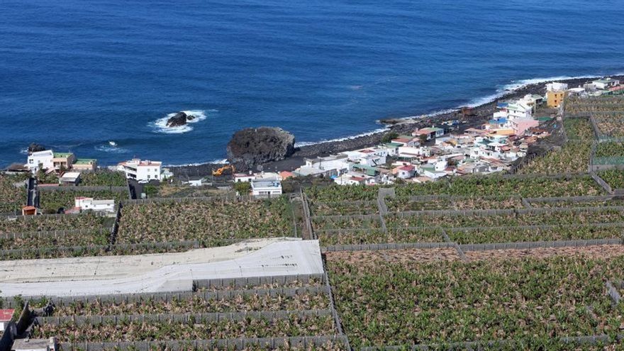 Residentes en Puerto Naos y La Bombilla: "Seguiremos entrando en nuestras casas hasta que un juez dicte que no podemos”