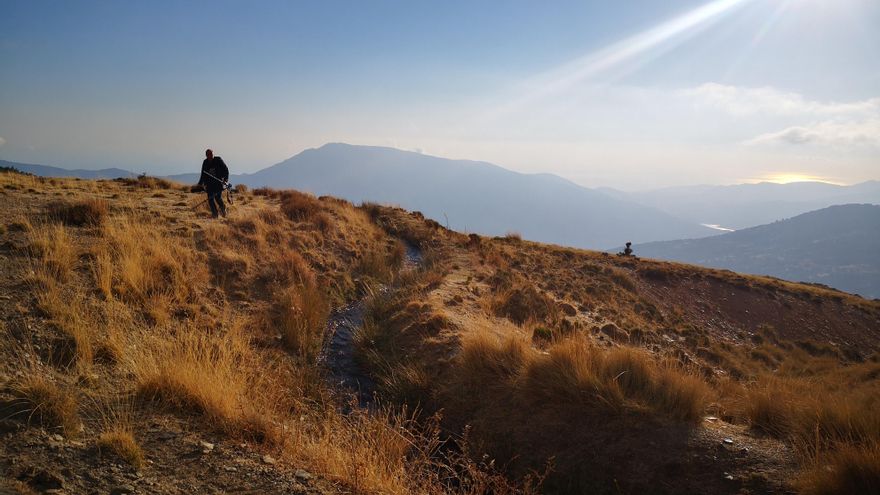 La acequia tradicional que recorre Sierra Nevada