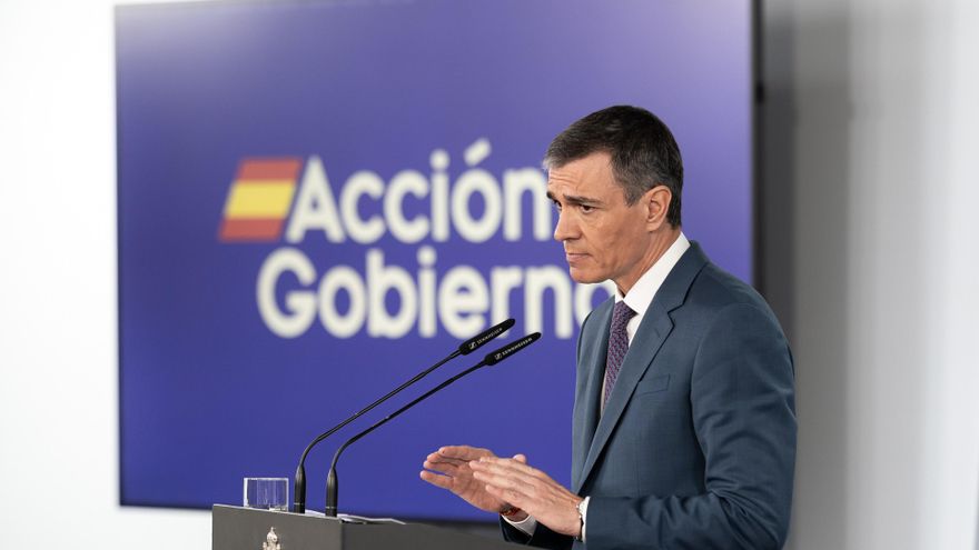 El presidente del Gobierno, Pedro Sánchez, comparece ante los medios, en el Palacio de la Moncloa, a 29 de abril de 2025, en Madrid (España).