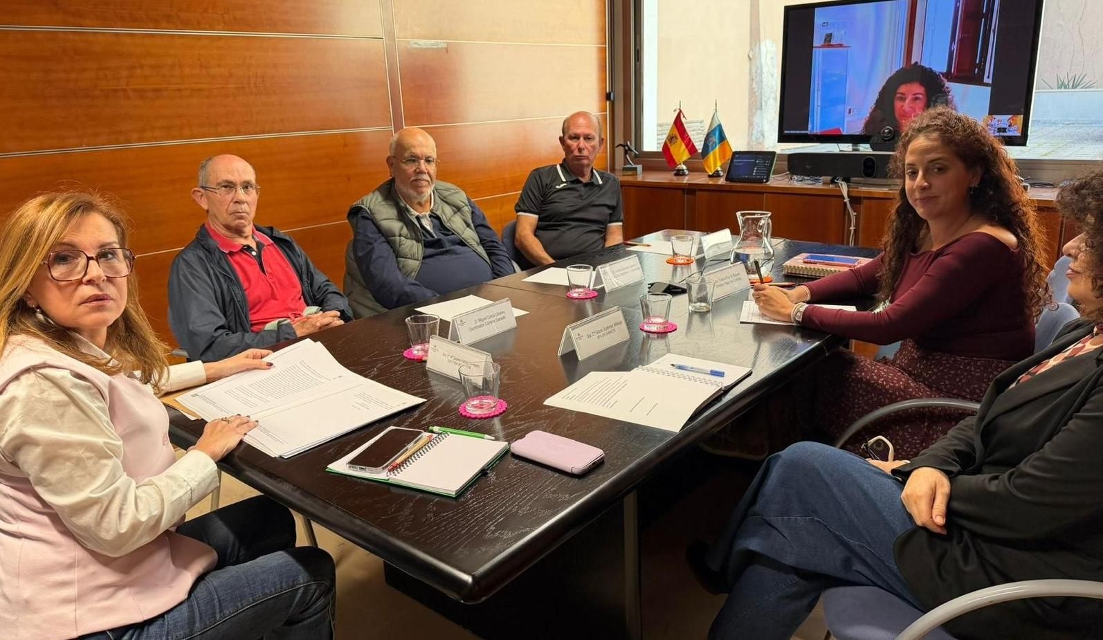 Lola Padrón en la reunión de trabajo con responsables de clubes deportivos.