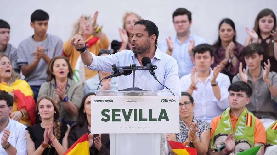 El secretario general de Vox, Ignacio Garriga, interviene en el mitin cierre de campaña que la formación verde ha celebrado en Sevilla. A 15 de mayo de 2026 en Sevilla (Andalucía, España).