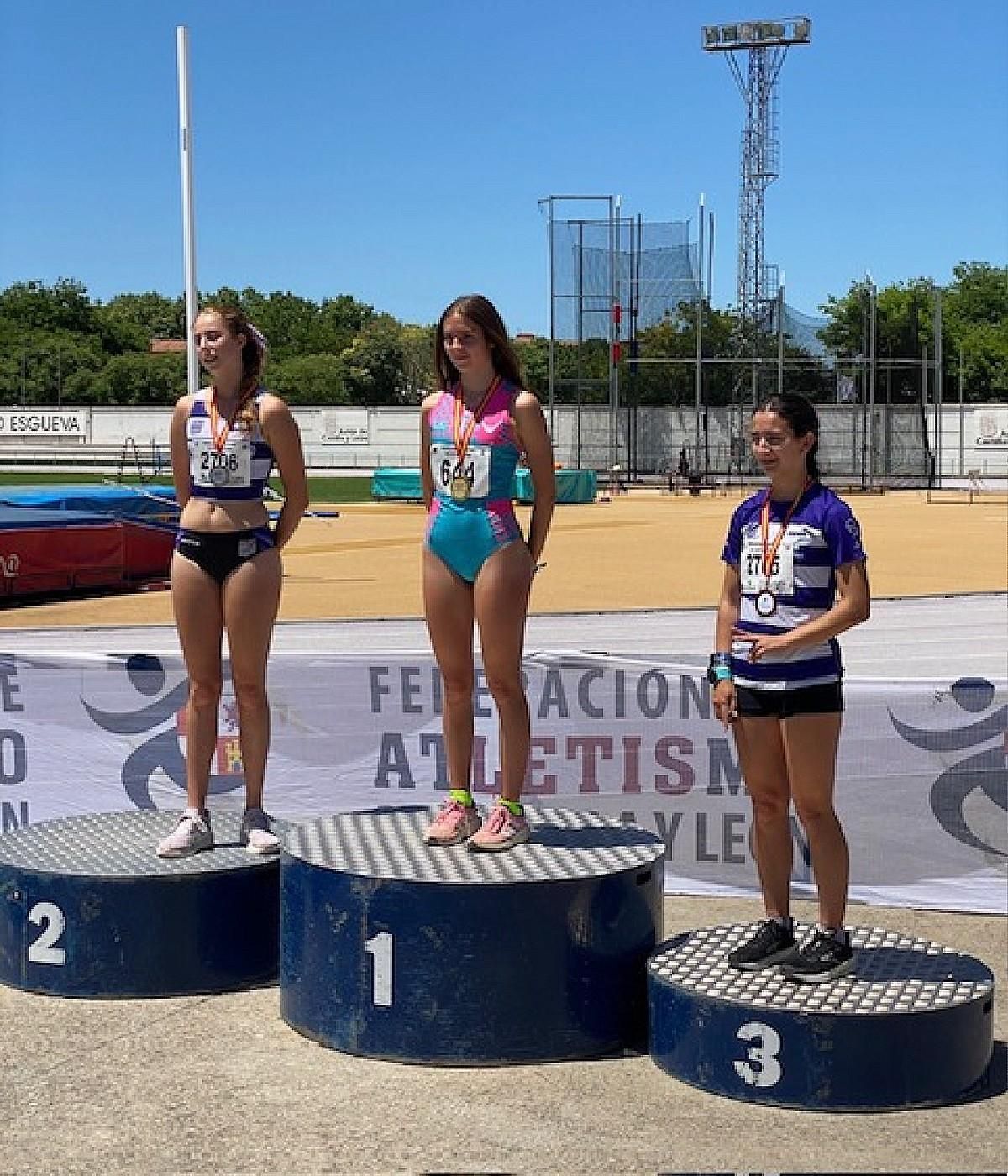 Leire Blanco Osce, campeona autonómica de los 800 metros de Castilla y León.