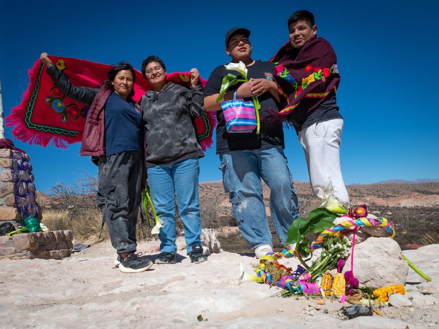 Ofrendas y rebozos cholonkeros, símbolos de resistencia