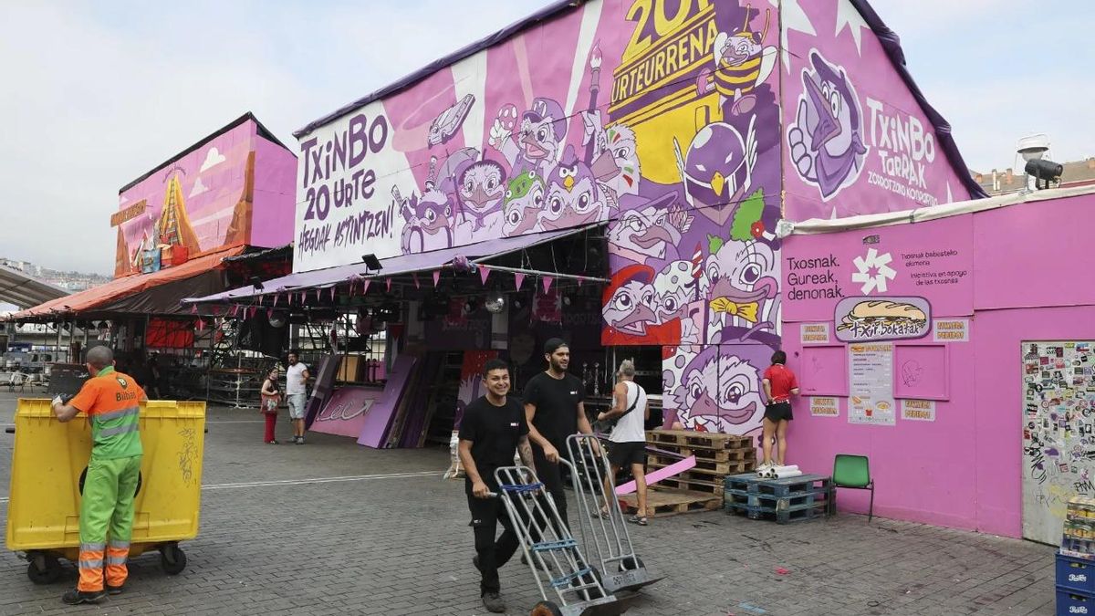 Bilboko Konpartsak critica a la Policía por "acosar manteros" en Aste Nagusia mientras el sindicato Esan las acusa de "encubrir" a delincuentes