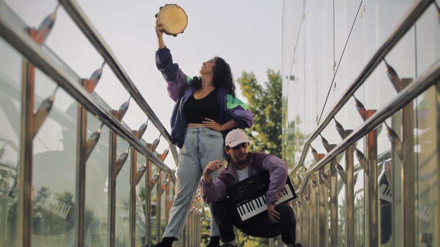 Lucía López Enríquez y Santi Sierra, artistas de Delameseta.