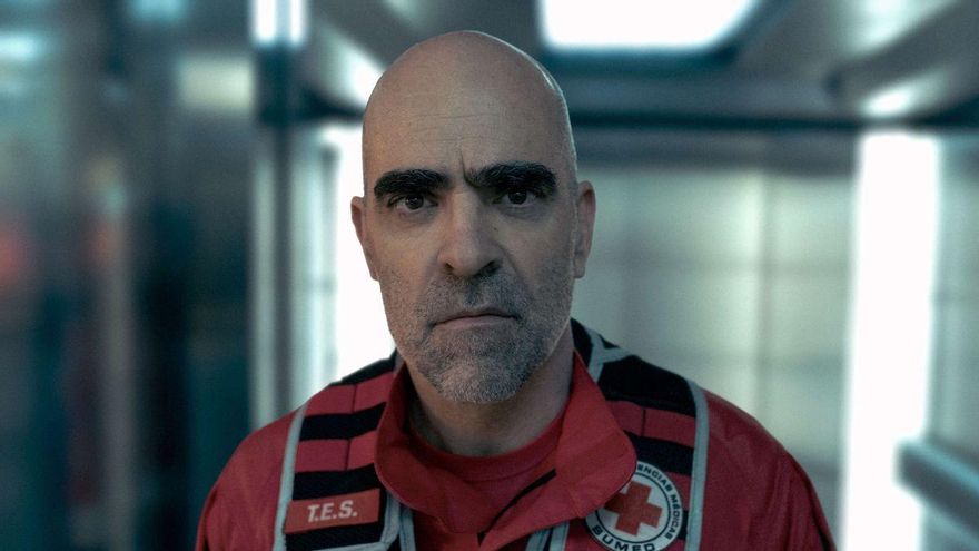 Netflix muestra las primeras imágenes y anuncia el reparto de 'Salvador', su nueva serie con Luis Tosar y Claudia Salas