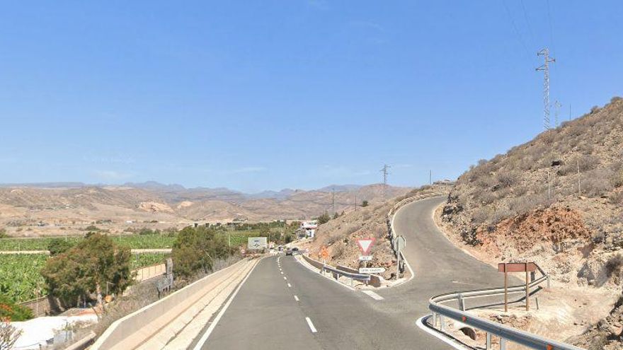 Heridas tres personas tras un colisión entre dos motos y un turismo en el sur de Gran Canaria