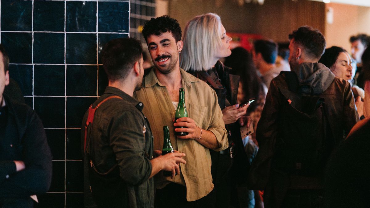 Cervezas Alhambra vuelve con  ‘UNIVerso Murcia’, un encuentro de poesía en torno a la palabra