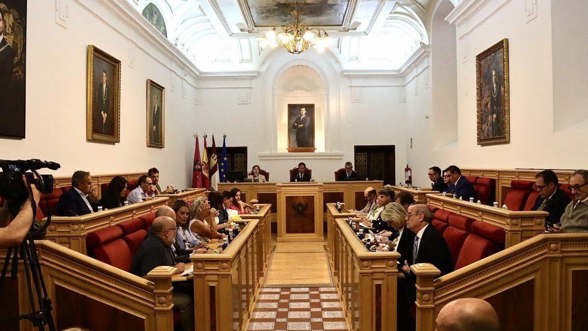 Denuncian que PP y Vox han recortado a la mitad el tiempo de participación vecinal en los plenos de Toledo