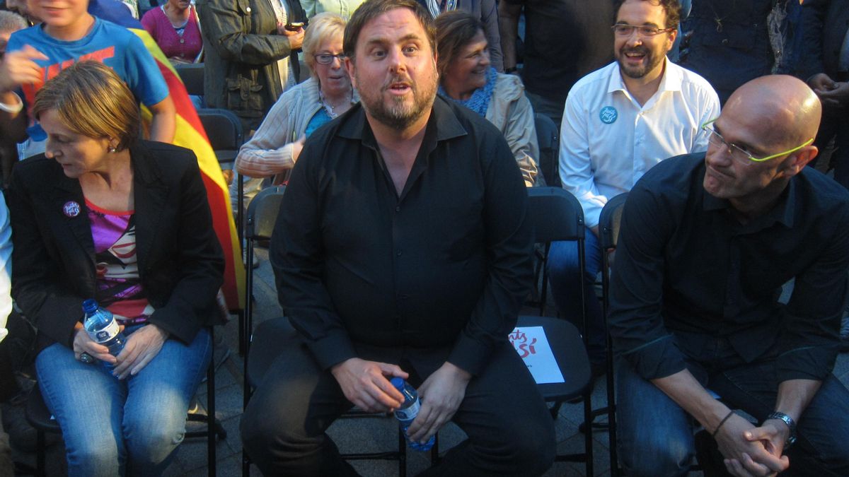Carme Forcadell, Oriol Junqueras y Raül Romeva, candidatos de Junts pel Sí en un acto de campaña