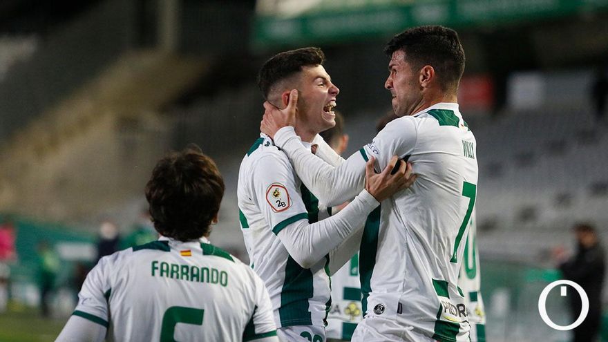 Los jugadores del Córdoba celebran el 2-1