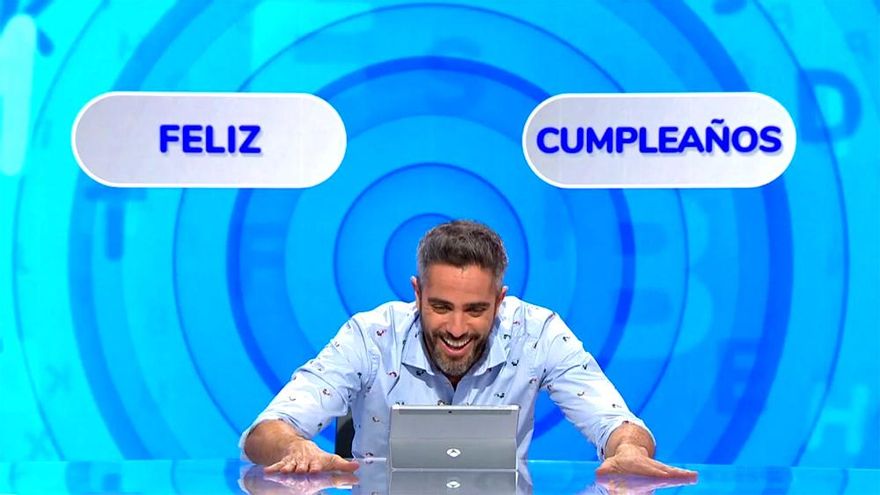 'Pasapalabra' sorprendió a Roberto Leal con una tarta por su cumpleaños: "¡Qué arte!"