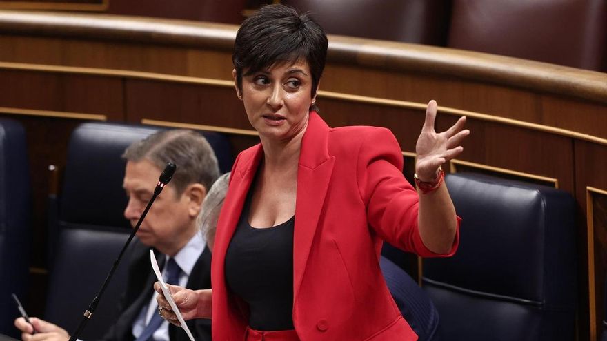 La ministra de Vivienda y Agenda Urbana, Isabel Rodríguez, interviene durante una sesión de Control al Gobierno, en el Congreso de los Diputados, a 7 de octubre de 2025.