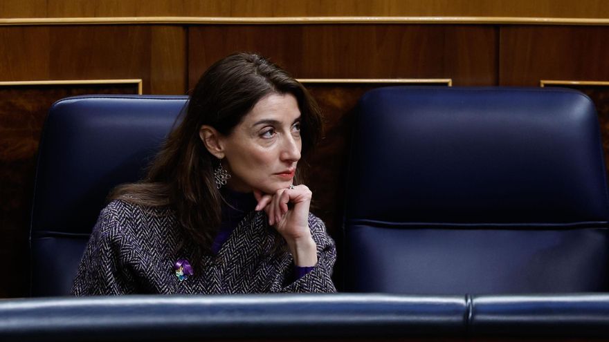 La ministra de Justicia, Pilar Llop, asiste a la sesión de control al Ejecutivo de este miércoles en el Congreso, que coincide con el Día de la Mujer y tras la votación de la reforma de la ley del solo sí es sí del PSOE, que ha roto la unidad del bloque de investidura y logrado el apoyo del PP. EFE/ Chema Moya