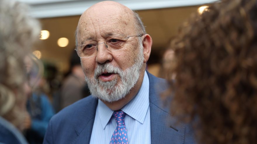 El presidente del CIS, José Félix Tezanos, interviene durante el coloquio ‘Las mujeres en la Sociología’ en el Pabellón Caixabank de la Feria del Libro en el parque de El Retiro, a 5 de junio de 2023, en Madrid (España).