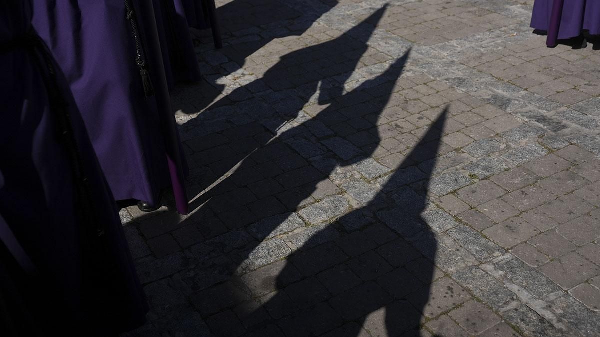 La procesión de la Hermandad del Caído, en imágenes